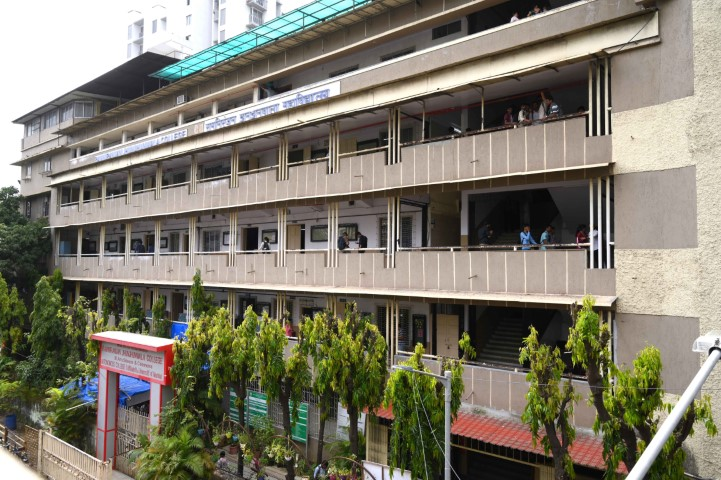 Admissions at Ramniranjan Jhunjhunwala College