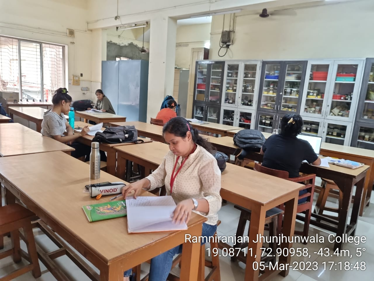 Central Library RJ College